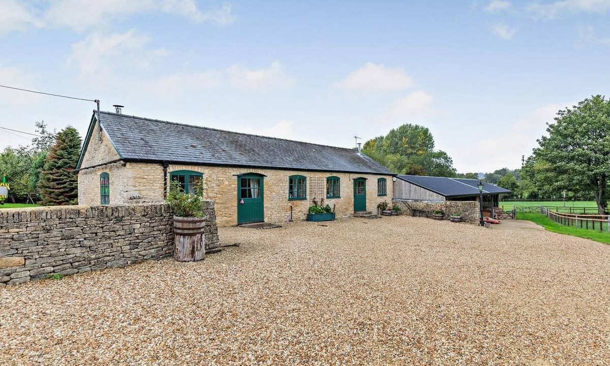 Rendcomb Cottage | 1 Bed in Cheltenham (oc-44960)