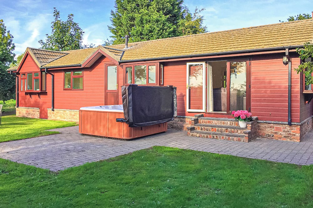 Scawton Ski Chalet | 1 bedroom accommodation in Easingwold