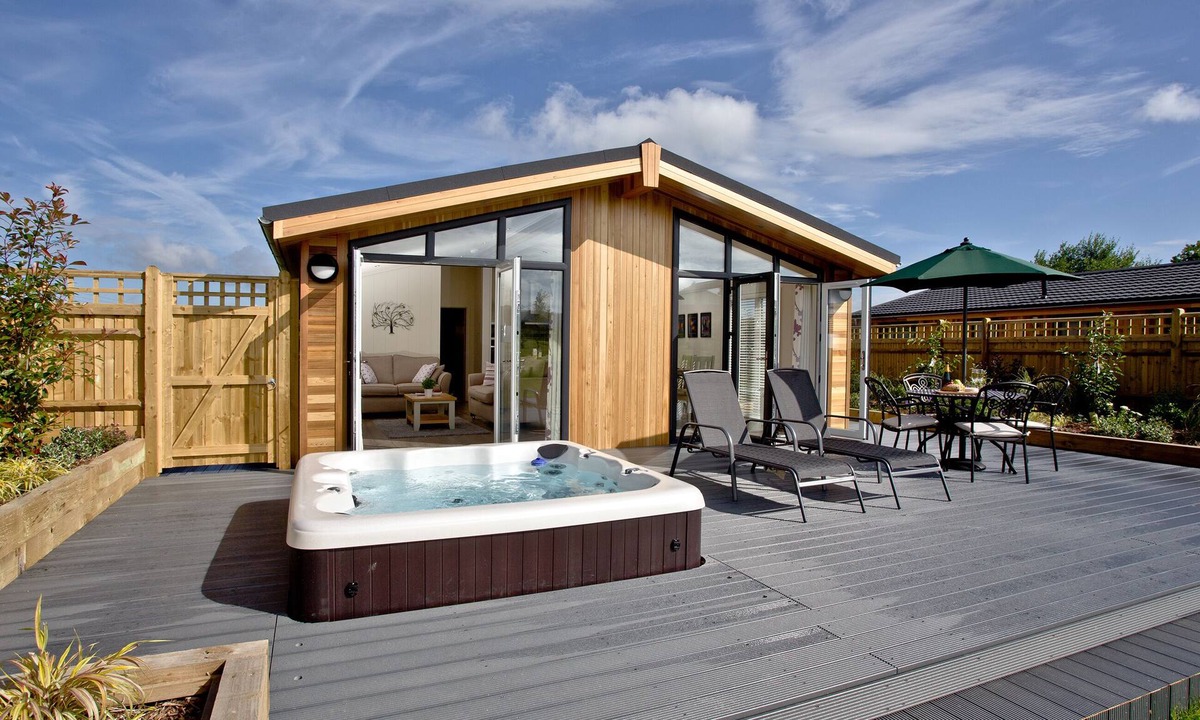 Hassocks Ski Chalet | 1 bedroom accommodation in Hassocks