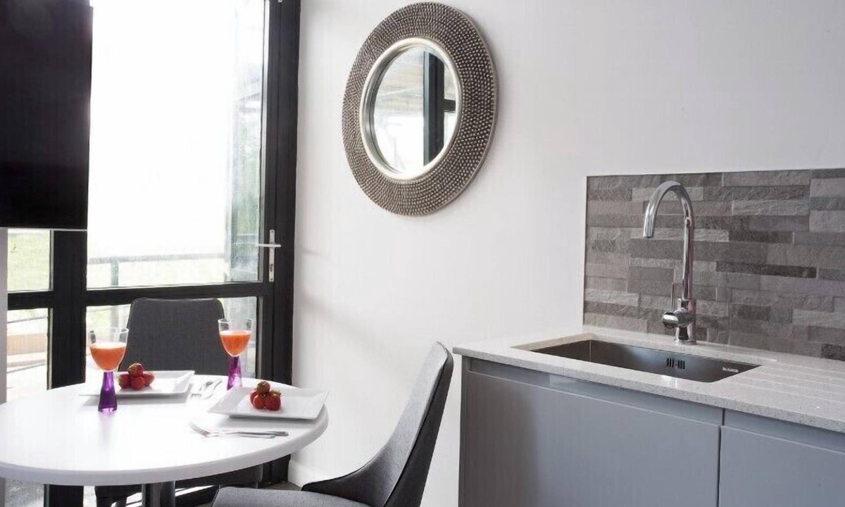 Central Milton Keynes Apartment | 1 bedroom Apartment - Sleeps up to 2 with double bed