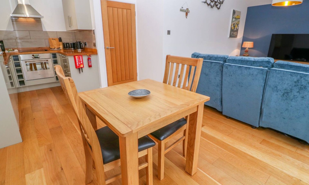 Looe Cottage | 1 Lake View