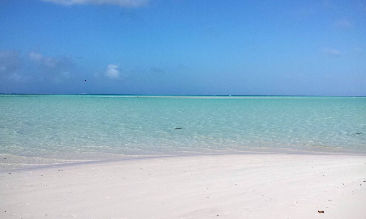 Spanish Wells Cottage | 1 minute golf cart ride to a beautiful, white powder-sand beach