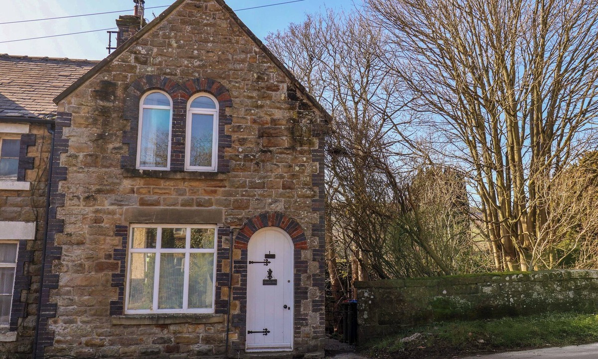 Rosedale Abbey Cottage | 1 ROSEDALE ABBEY, pet friendly, with open fire in Kirkbymoorside