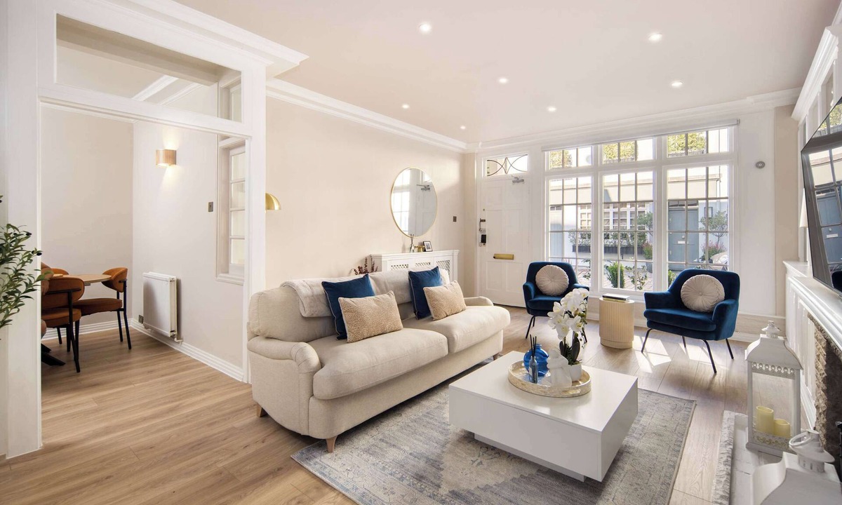 Belgravia House | 10 Mins Walk to Harrods | Belgravia Mews House