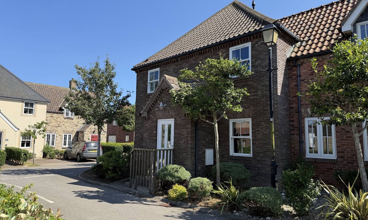 Filey Cottage | 12 Green Close - a cottage that sleeps 8 guests in 4 bedrooms