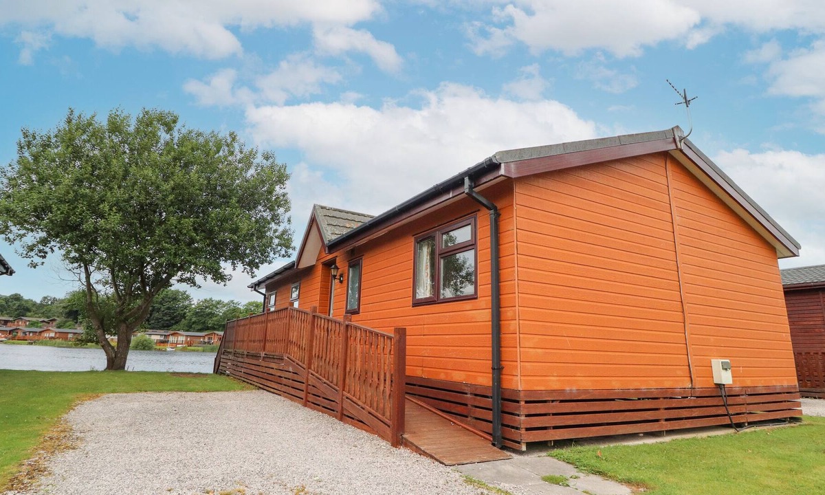 Tewitfield Cottage | 12 GRESSINGHAM, pet friendly, character holiday cottage in Carnforth
