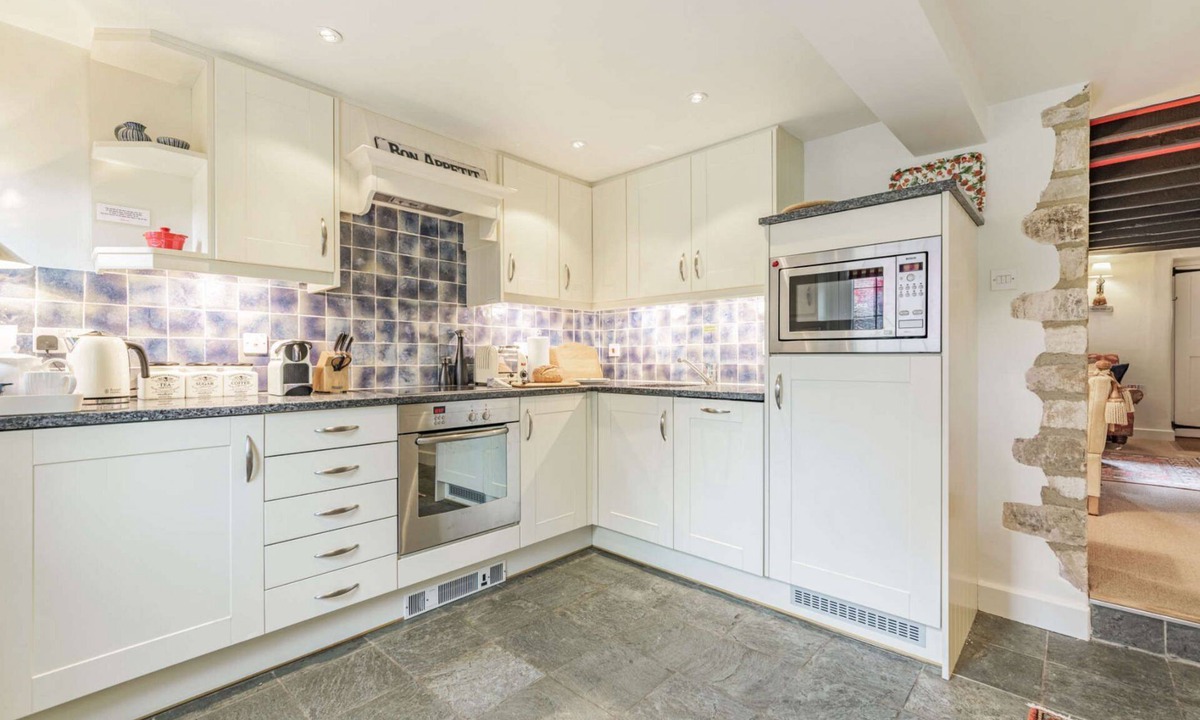 Stanton Cottage | 17th century holiday cottage in the Cotswolds - Midsummer Cottage