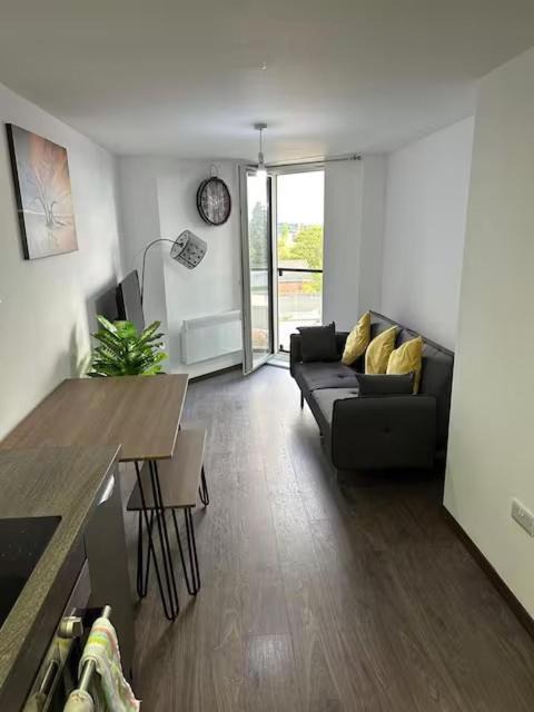Bloxwich Apartment | 1BR Hideaway Near NEC & Resorts World - Ideal for Travelers
