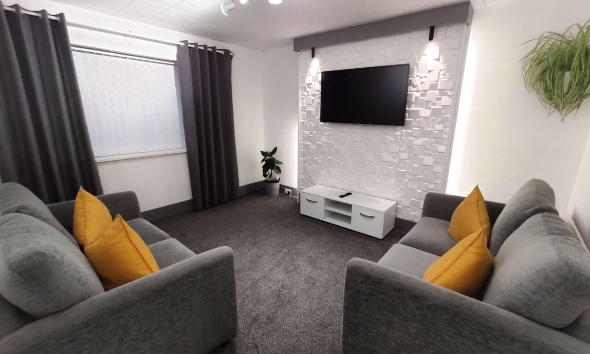 Blackpool Town Center Apartment | 1st floor double & twin room apartment.