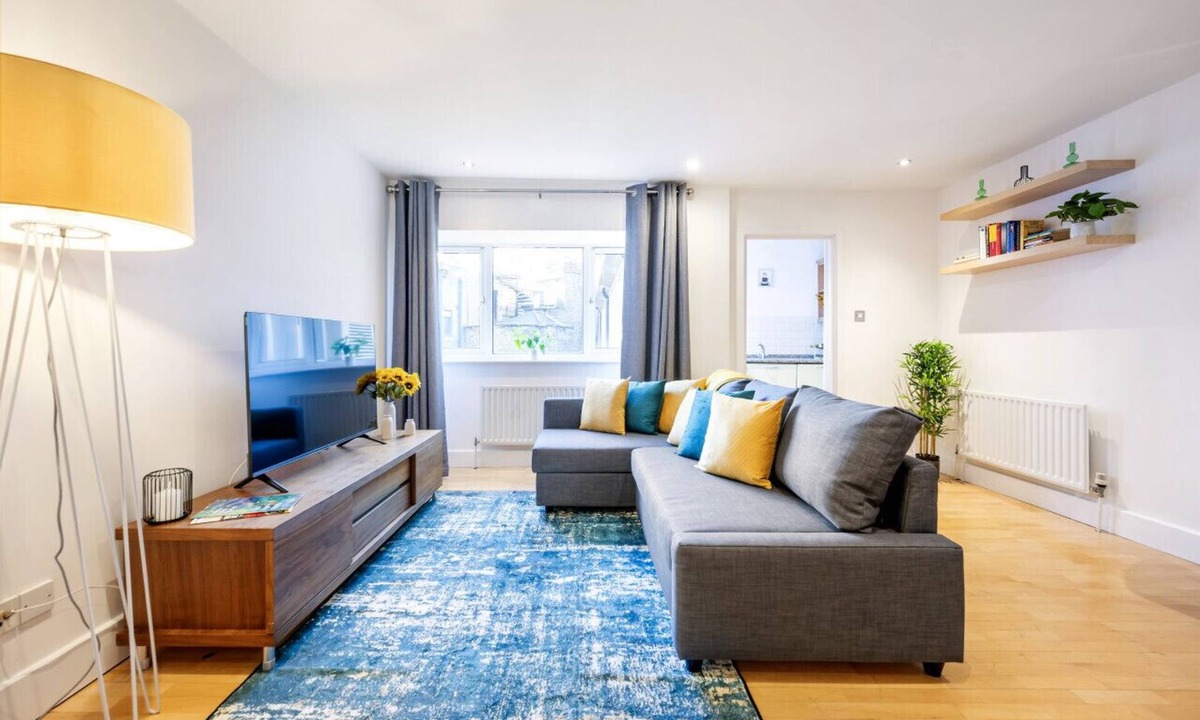 London City Centre Apartment | 2-Bed City Gem in the heart of London Landmarks!