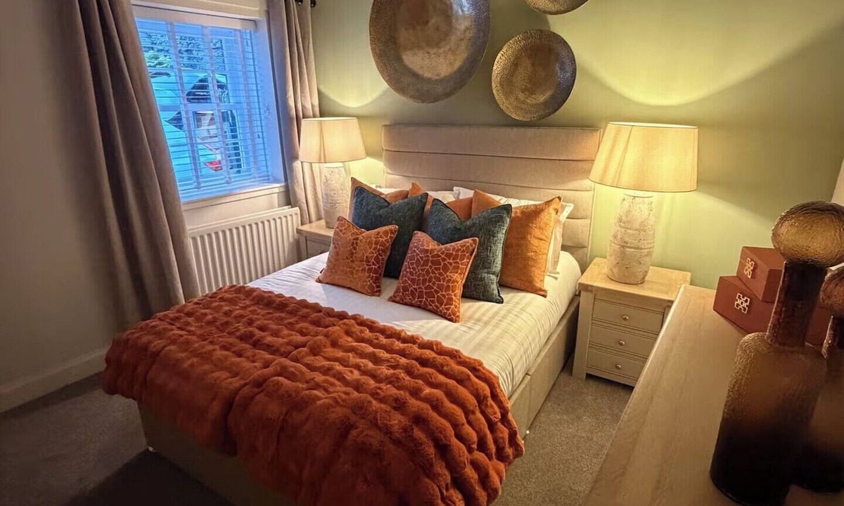 Melrose Cottage | 2 Bed Cottage - Sleeps 4 - Parking - Wifi