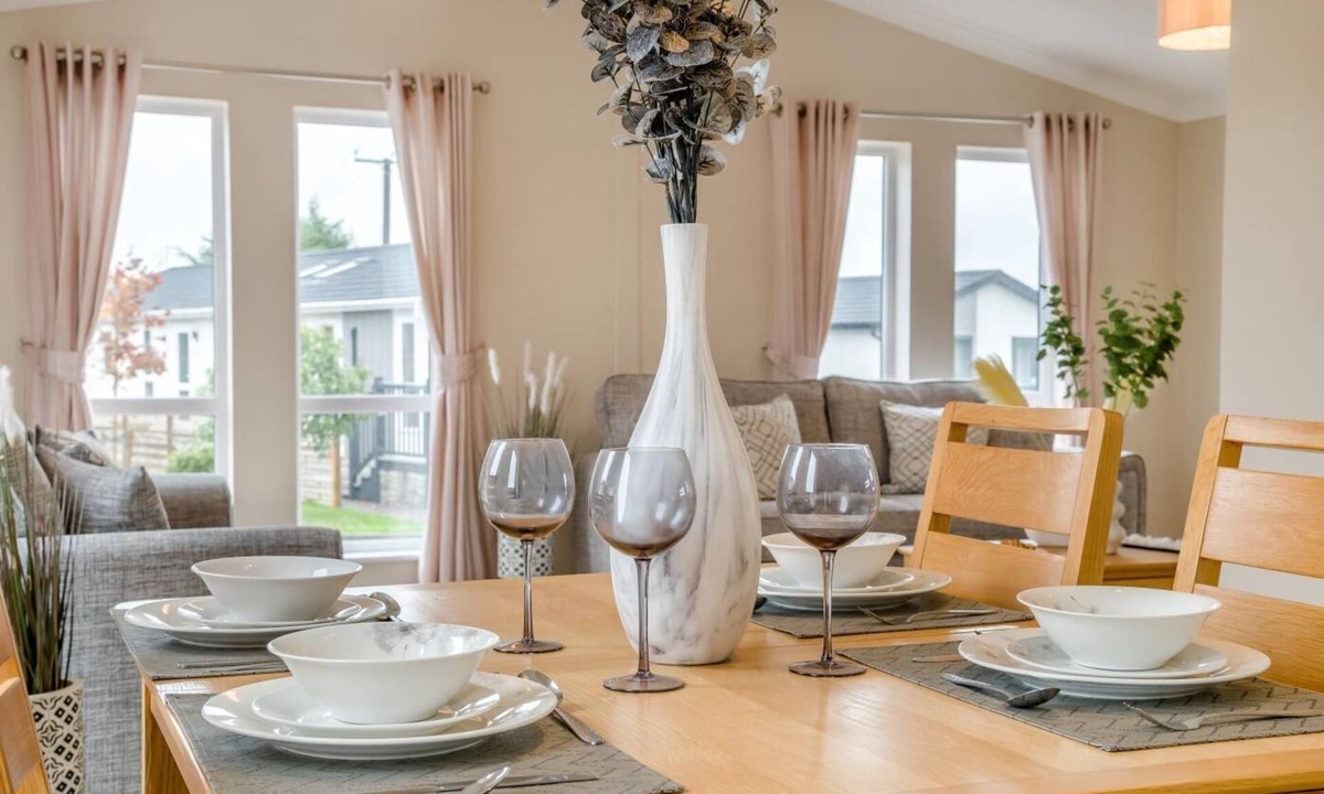 Offenham Ski Chalet | 2 Bed in Evesham (oc-f33689)