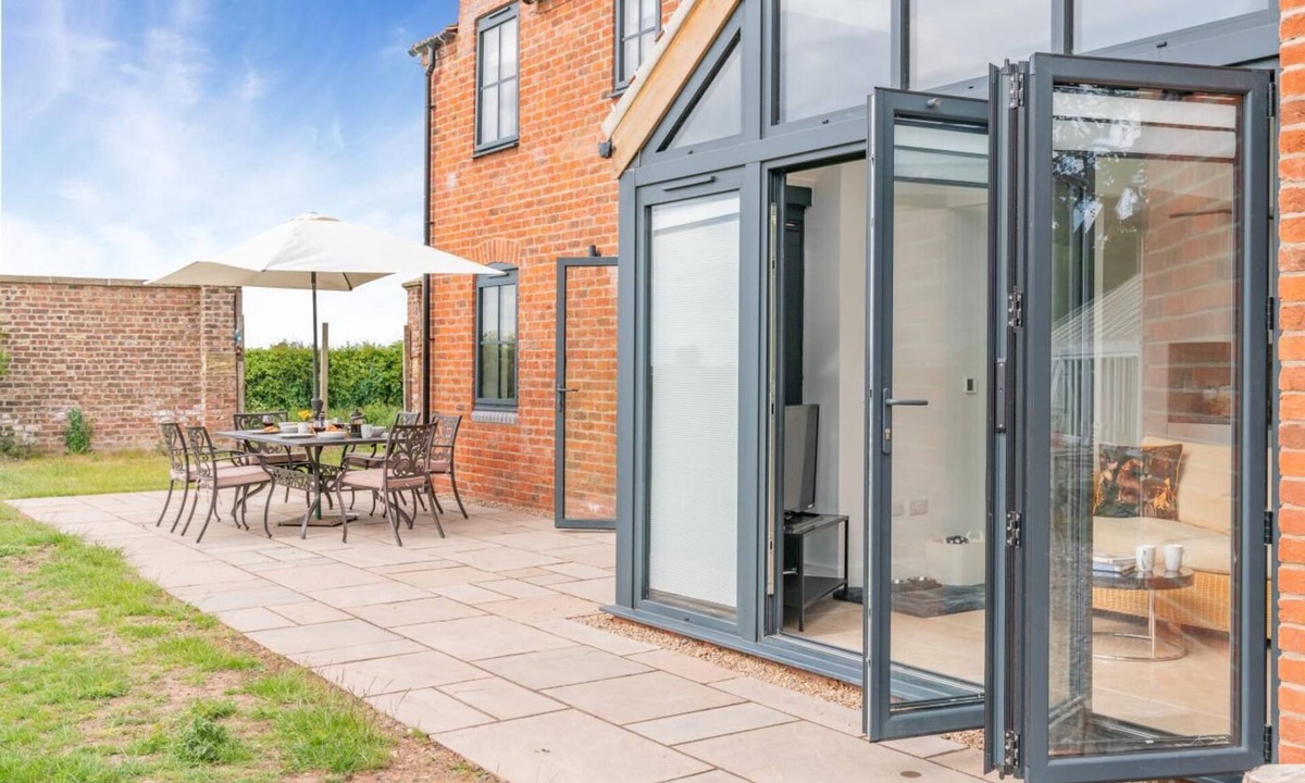 Thornton-le-Moor Cottage | 2 Bed in Thornton Le Moor (oc-h31952)