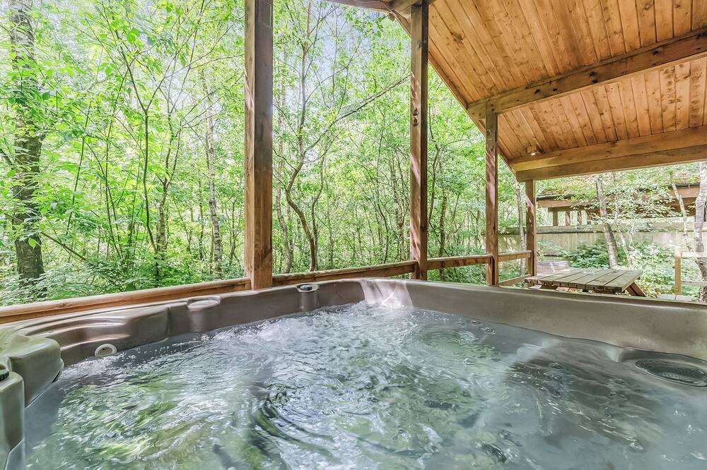 Freehay Ski Chalet | 2 bedroom accommodation in Freehay, Cheadle