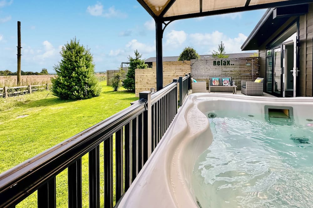 Raywell Ski Chalet | 2 bedroom accommodation in Raywell, Beverley