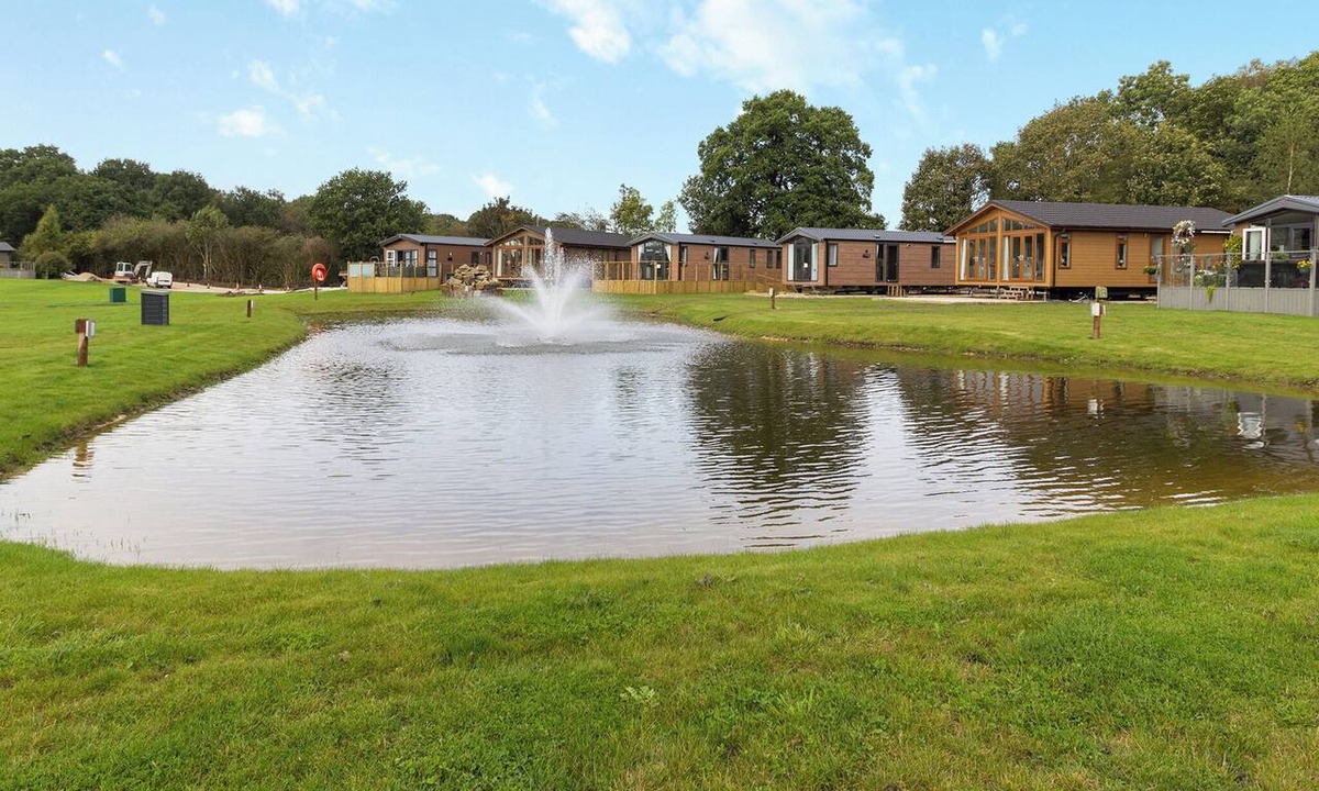 Congleton Ski Chalet | 2 bedroom accommodation in Eaton, Congleton