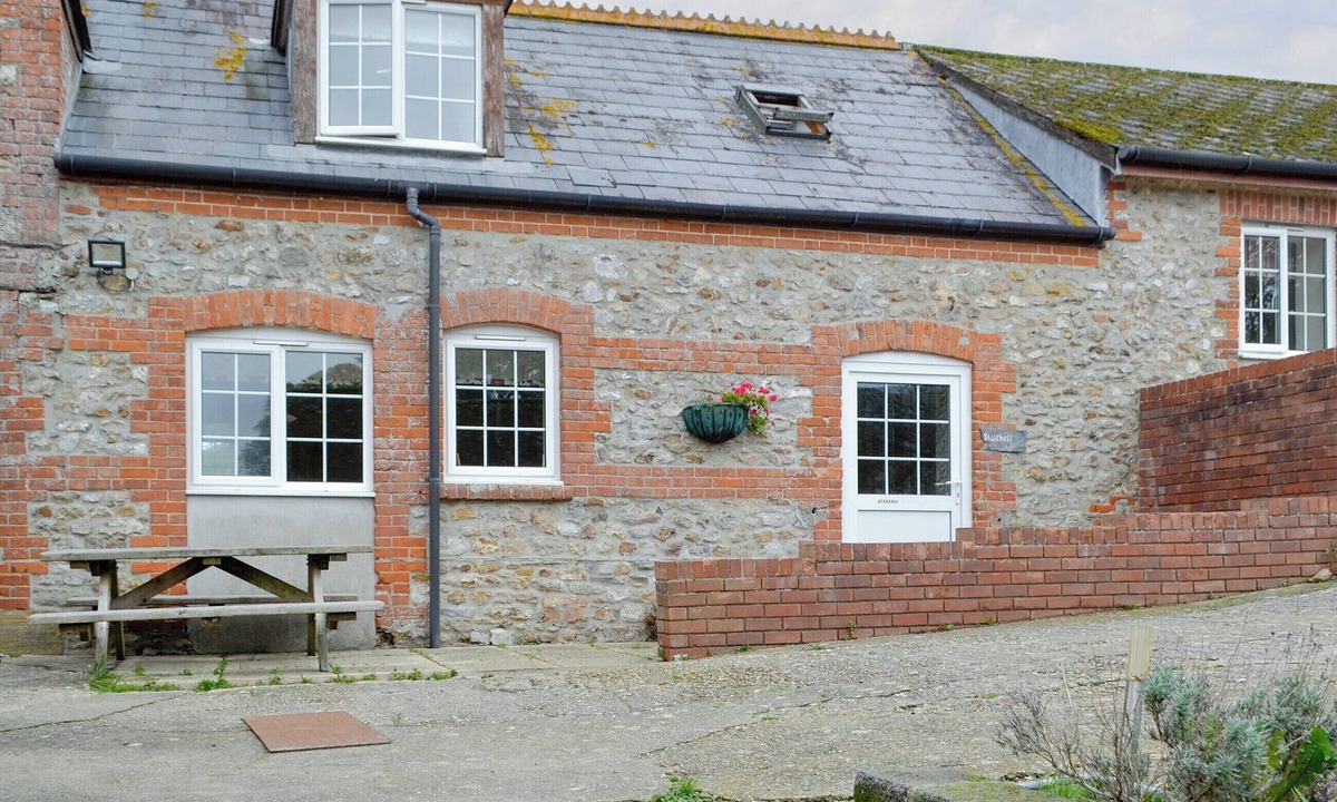 Bridport Cottage | 2 bedroom accommodation in Wootton Fitzpaine, near Charmouth