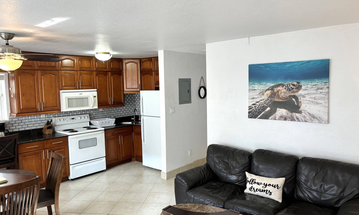 Williams Town Condo | 2 bedroom condo just footsteps from the beach in Freeport, Bahamas.