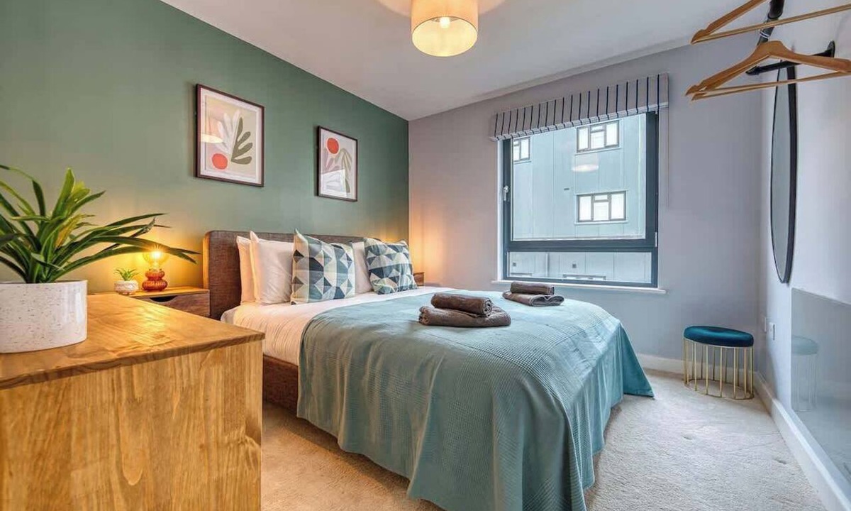 Ocean Village Apartment | 2-BR Spacious & Central Flat, near Ocean Village