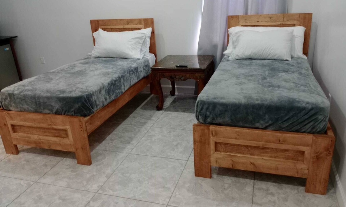 Marsh Harbour Apartment | 2 minutes from Downtown 5 minutes from the airport. 2 minutes from ferry