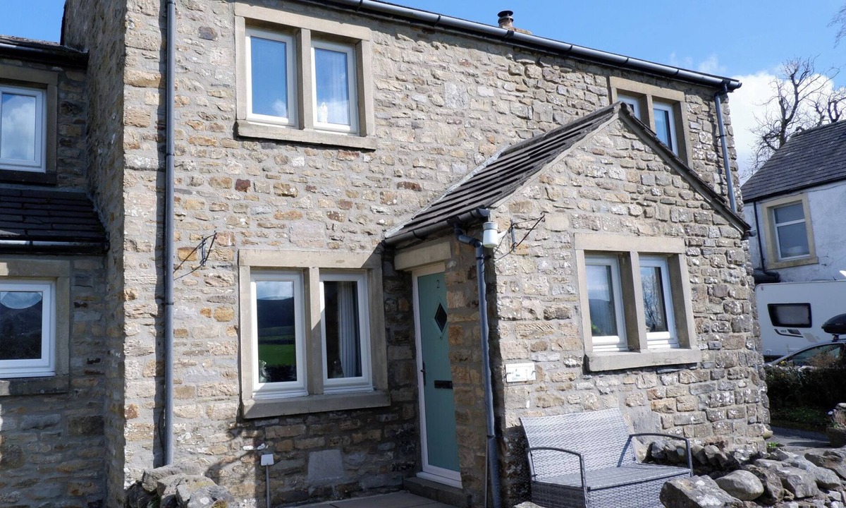 Horton in Ribblesdale Cottage | 2 ROCK VIEW, pet friendly, character holiday cottage in Settle