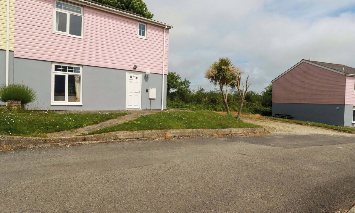 St. Columb Major Cottage | 20 ATLANTIC REACH, pet friendly in St Columb Road