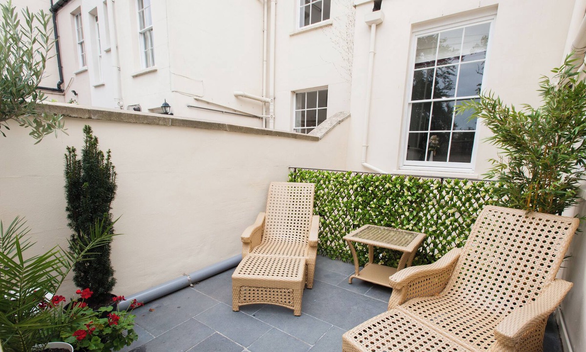 Montpellier Apartment | 21 Montpellier Terrace