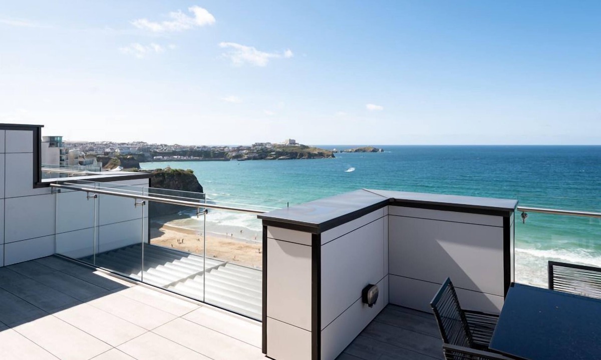 Newquay City Centre Cottage | 26 Cliff Edge Penthouse - a penthouse that sleeps 6 guests in 3 bedrooms