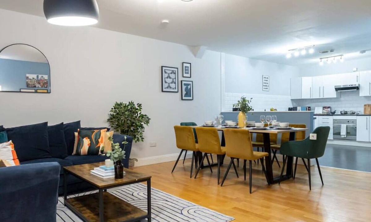 Manchester City Centre Apartment | 3 Bed Canal St Flat | Sleeps 9 | City Centre