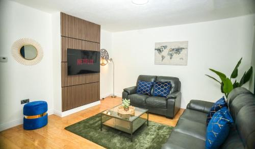Langley Marish House | 3-Bed Contractor Stay Parking Slough M4 M25