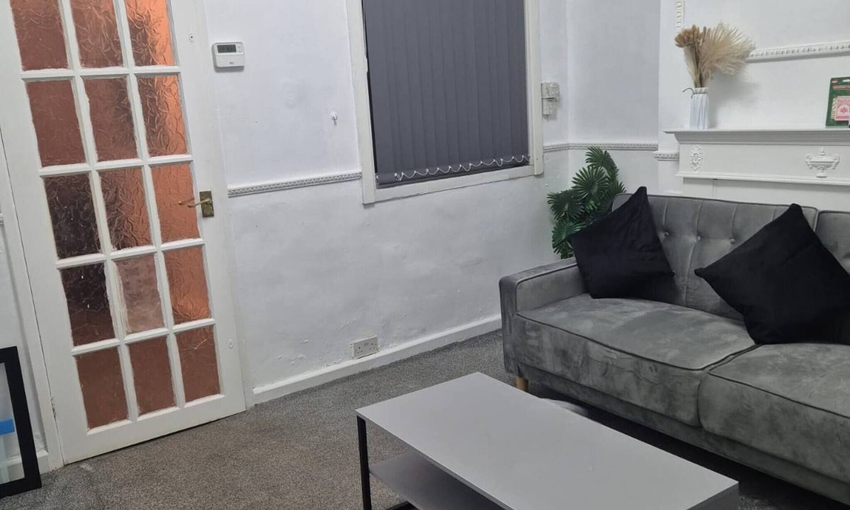 Middlesbrough House | 3 Bed Home Free WiFi & Netflix Central Location