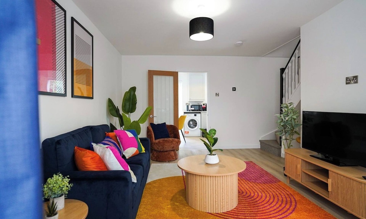 Lower Shelton House | 3-Bed House | Sleeps 5 | Bedford