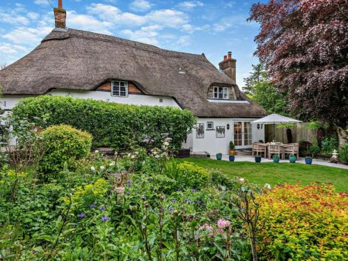 Blandford Saint Mary House | 3 Bed in Blandford Forum oc-83442