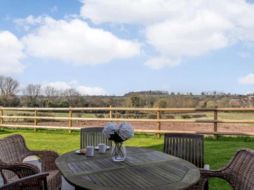 Denstone House | 3 Bed in Marston Montgomery oc-87450
