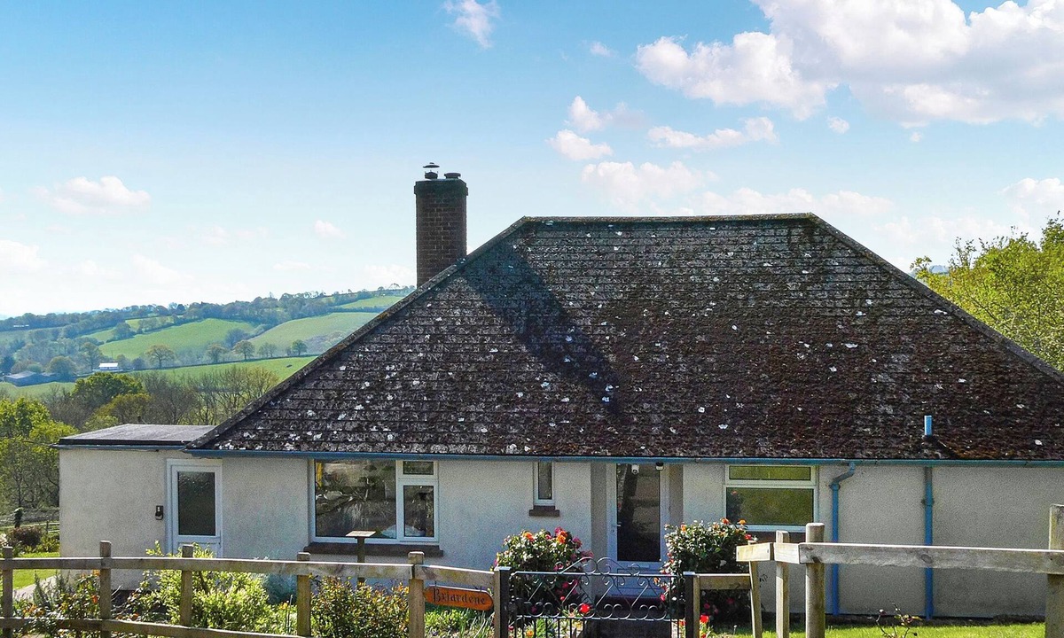 Newton Saint Cyres Cottage | 3 bedroom accommodation in Whitestone