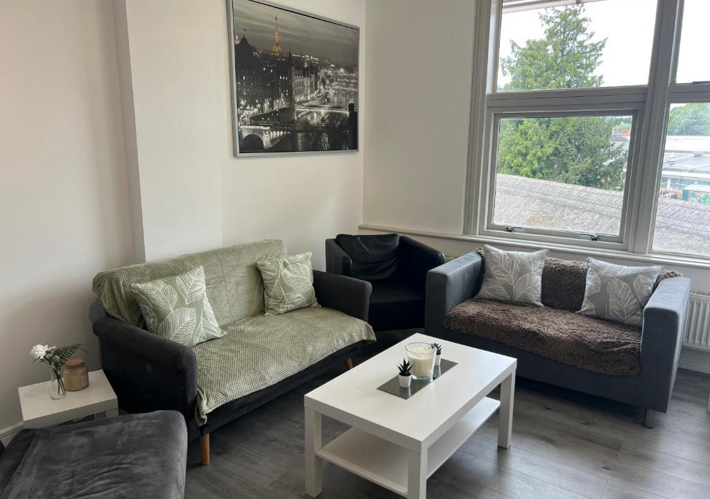 Wellingborough Apartment | 3 Bedroom Flat in Town Centre Wellingborough