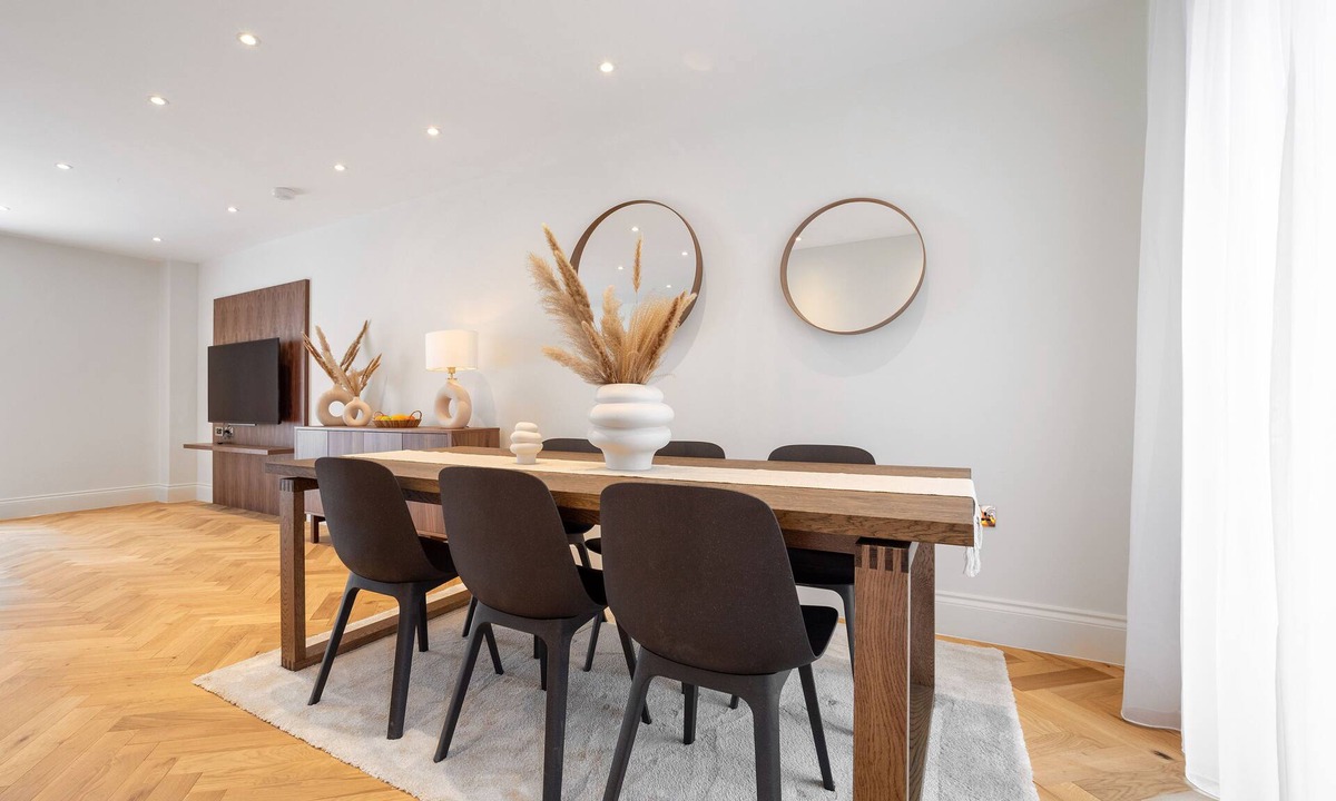 Westminster Apartment | 3 Bedroom Flat With Patio in Central London