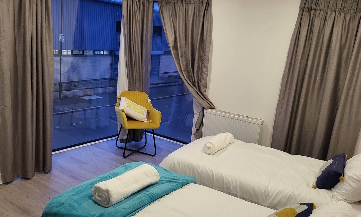 Custom House Apartment | 3 Bedrooms 2 baths Near Excel O2 London City Airport Sleeps up to 7