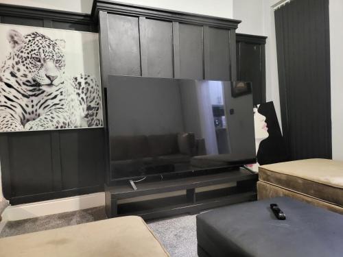 Burslem Apartment | 30mins from Alton Towers - Panama Apartments Lodge