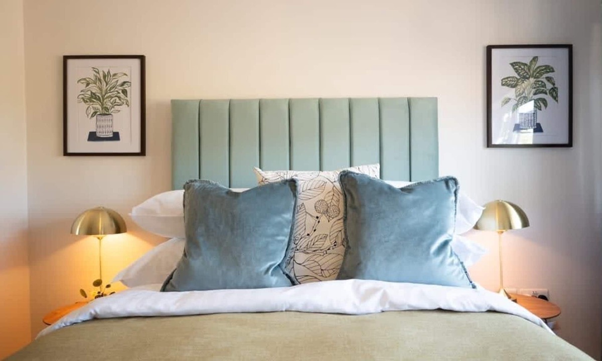 Cambridge House | 3Bed House w/Charming Courtyard Garden & Parking