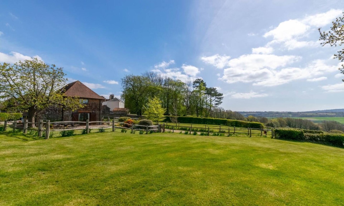 Ewhurst Green Cottage | 4 Bed in Brede (oc-rh1068)