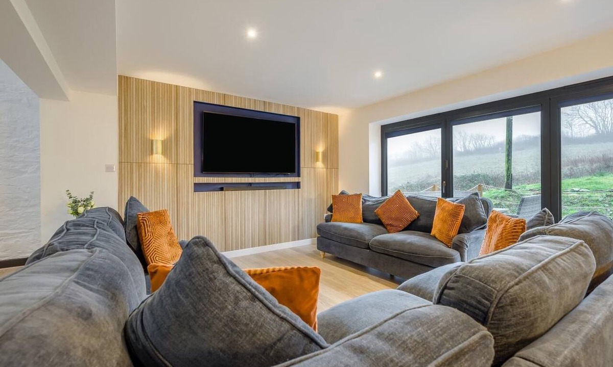 Wainhouse Corner Cottage | 4 Bed in St. Gennys (oc-p34626)