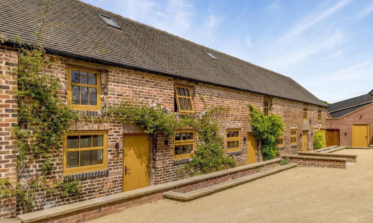 Burslem Cottage | 4 Bed in Stoke-on-Trent (oc-c32195)