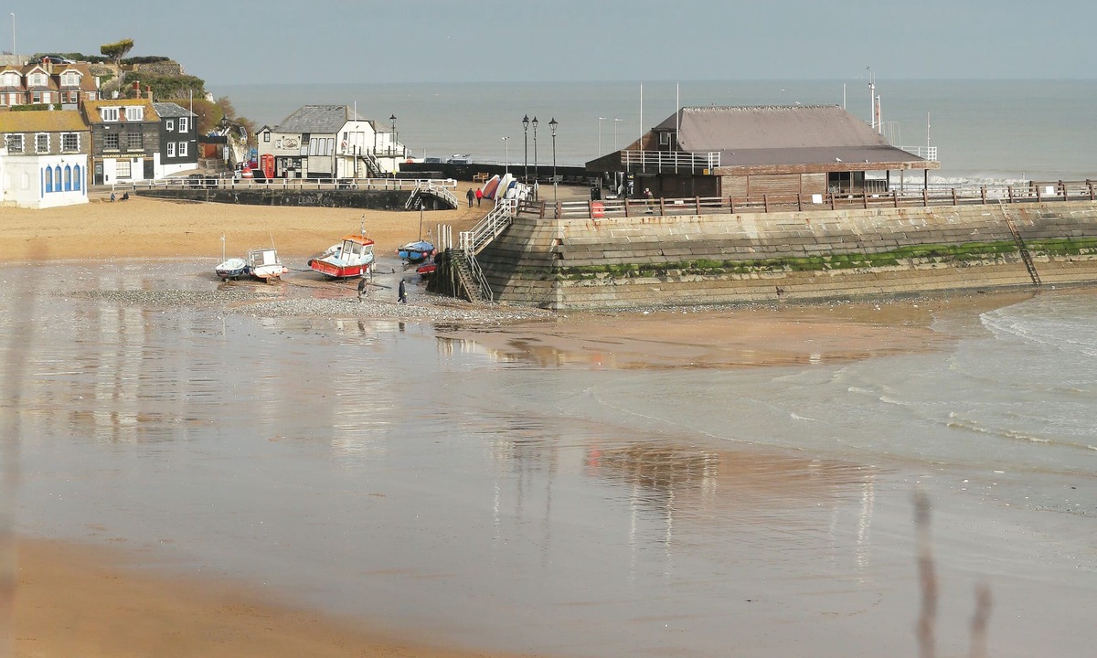 Broadstairs House | 4 bed seaside let with parking Central Broadstairs