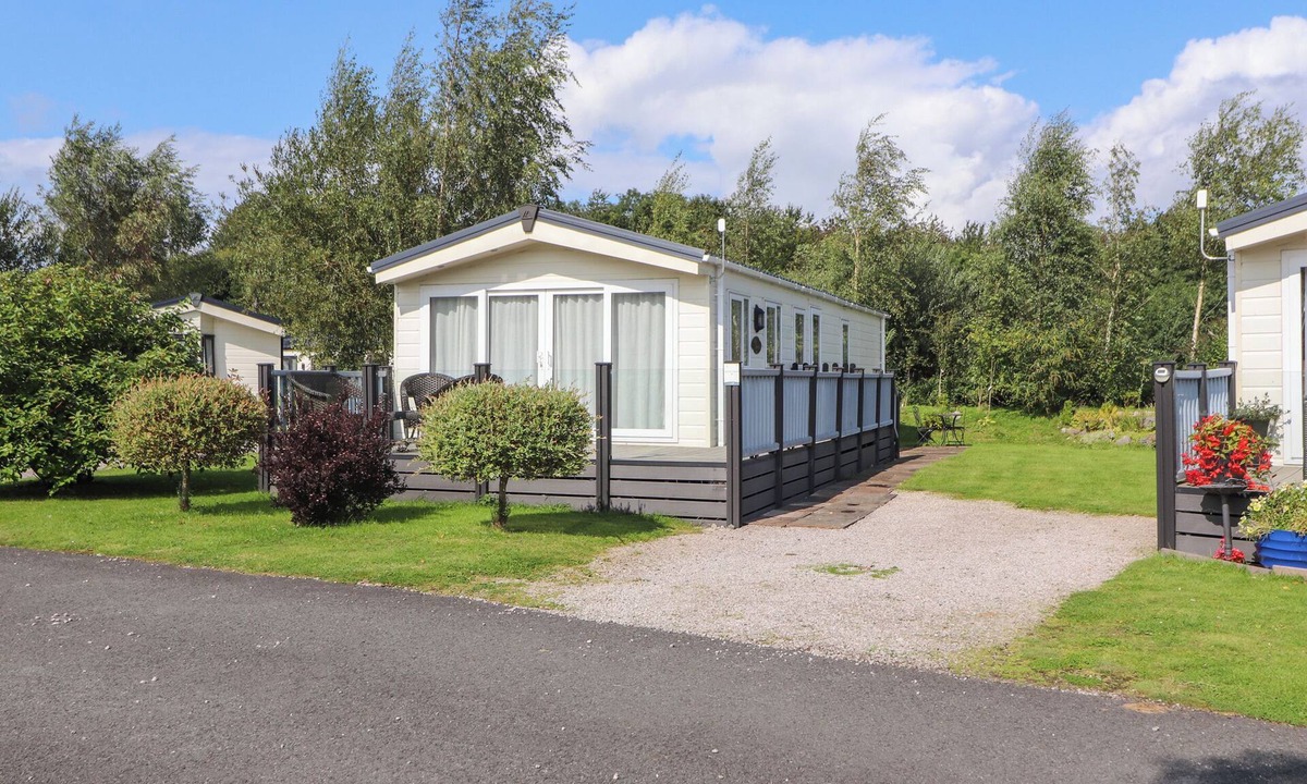 Warton Cottage | 41, GRANDMA'S COTTAGE, pet friendly, with a garden in Carnforth