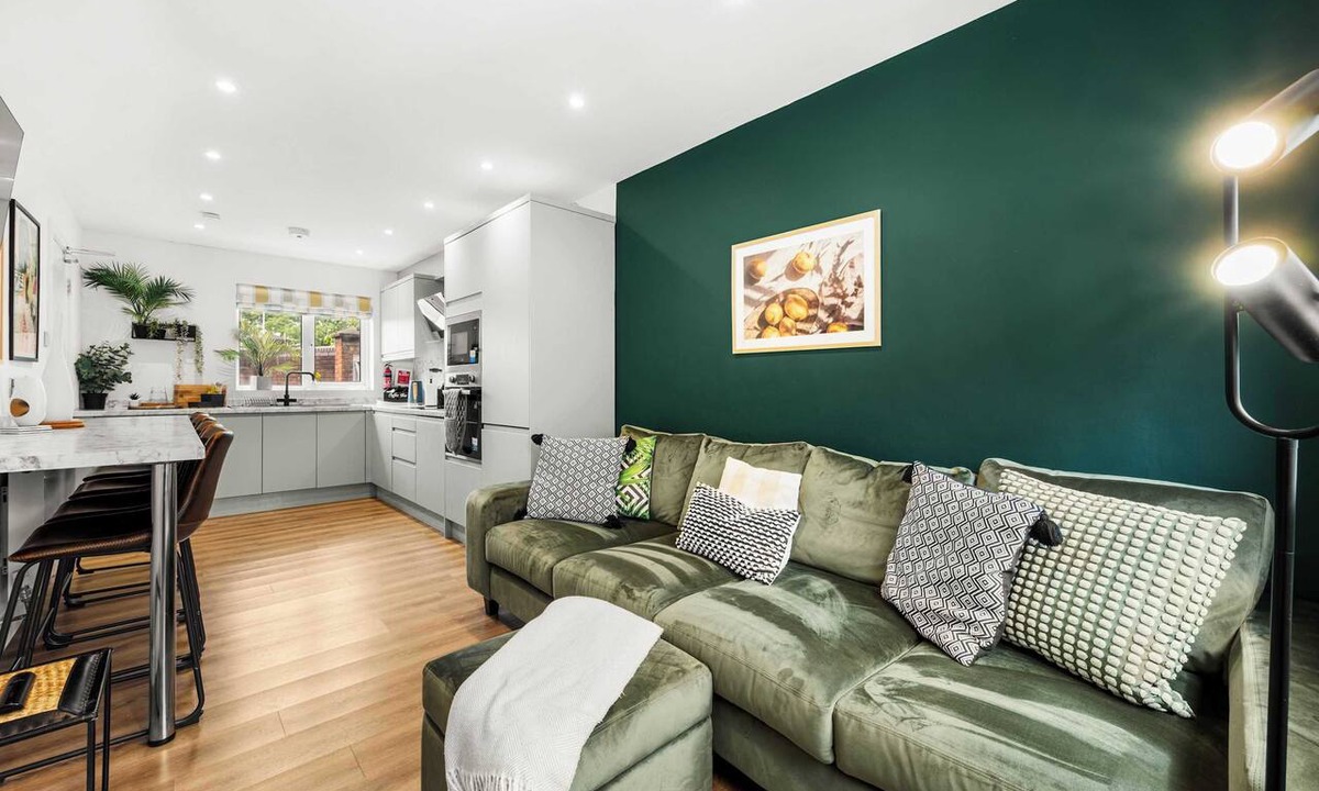 Salford House | 4Bed Salford Quays | Sleeps 8 | 2 Ensuites|Parking