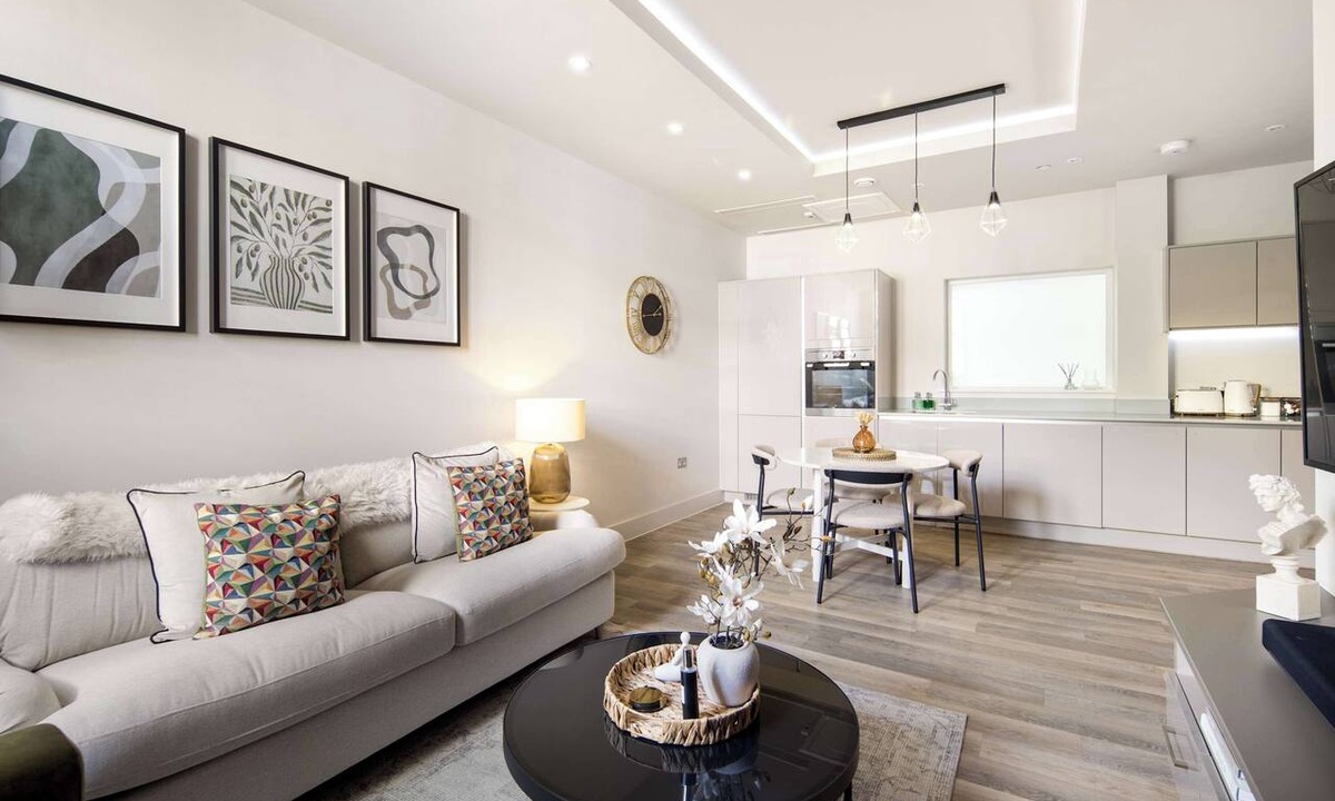 St. Mary's Park Apartment | 5 Mins Walk to Battersea Park | Battersea Retreat