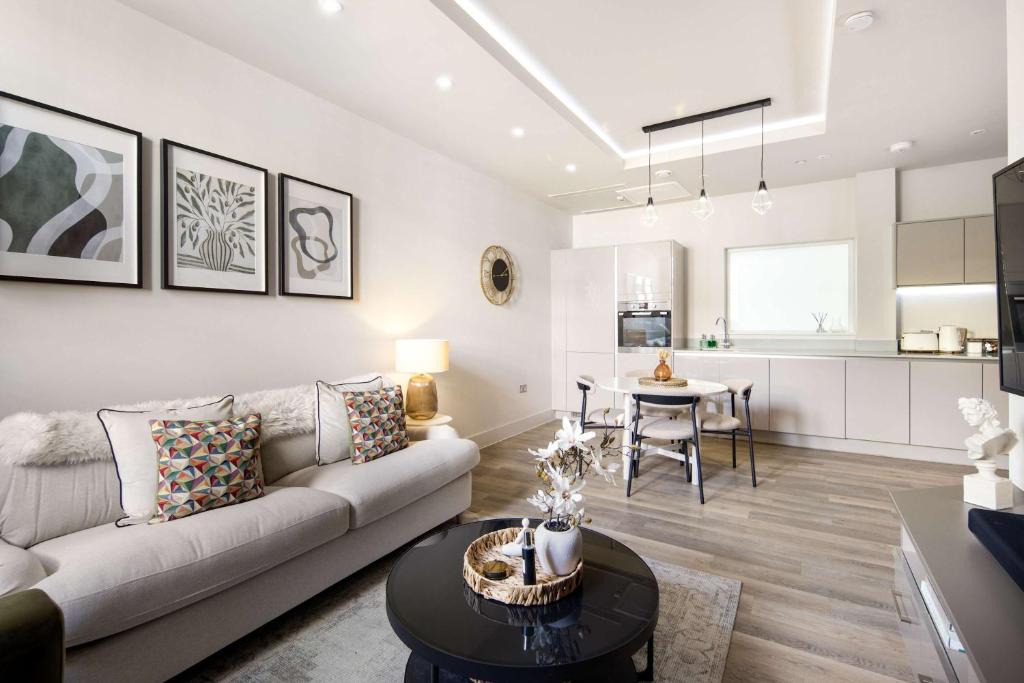 St. Mary's Park Apartment | 5 Mins Walk to Battersea Park, Battersea Retreat
