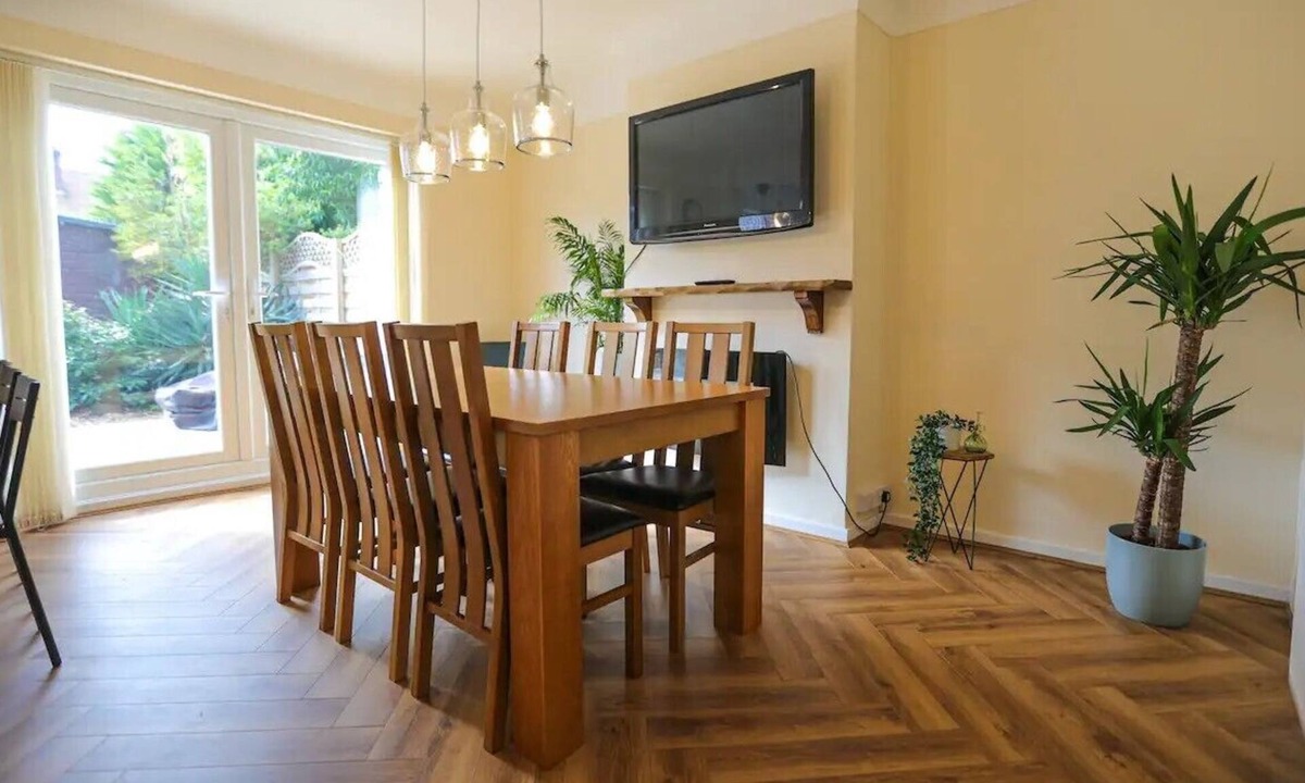 Moreton House | 5Bed House Wirral near Liverpool,Chester