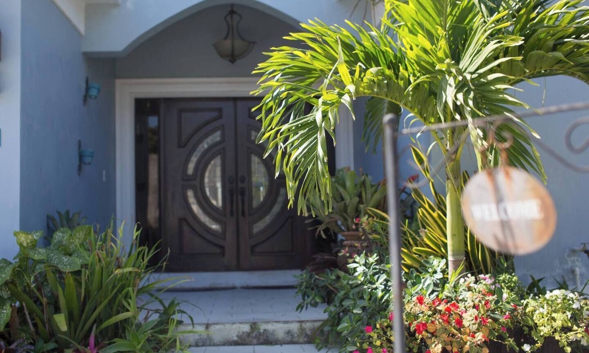 Nassau Villa | 5min Walk from Love beach | Spacious Home in Nassau